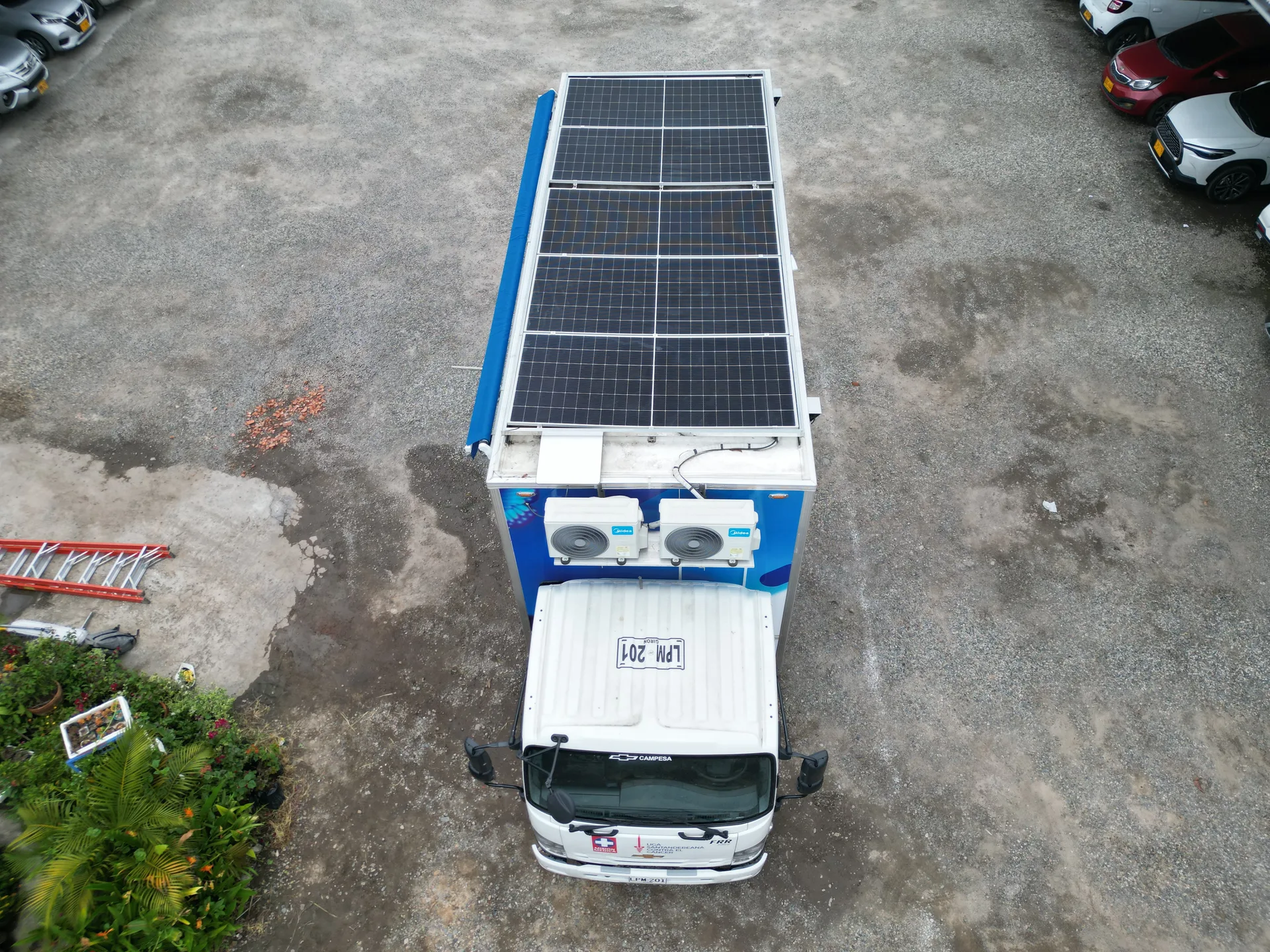 Unidad Móvil Furgoriente — instalación de paneles solares, foto 3